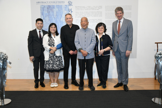 (From left) Director of Galerie du Monde Kelvin Yang, UMAG Curator Dr Sarah Ng, Founder of Galerie du Monde Fred Scholle, Artist Fong Chung-Ray, Committee Member of the HKU Museum Society Anna Ann Yeung, UMAG Director Dr Florian Knothe.
 